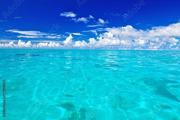 Fototapeta 沖縄県小浜島沖の海