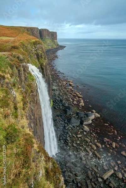 Obraz waterfall falling into the sea