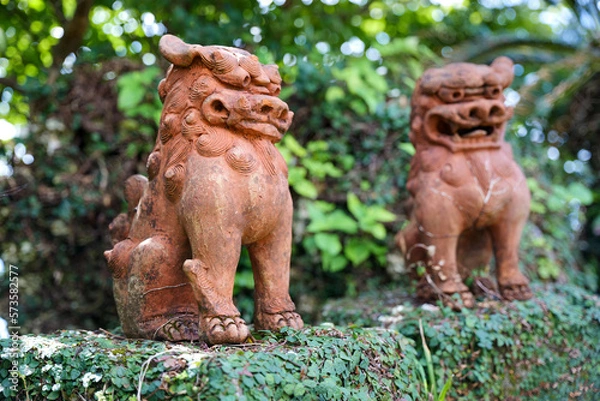 Fototapeta 二体のシーサー像
