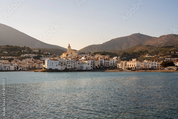 Fototapeta Cadaques, Spain. February 2023. Enjoy a stunning sunset in Cadaques, where the warm tones of the sun blend with the cool hues of the sea, creating a spectacular visual contrast on the coastal horizon.