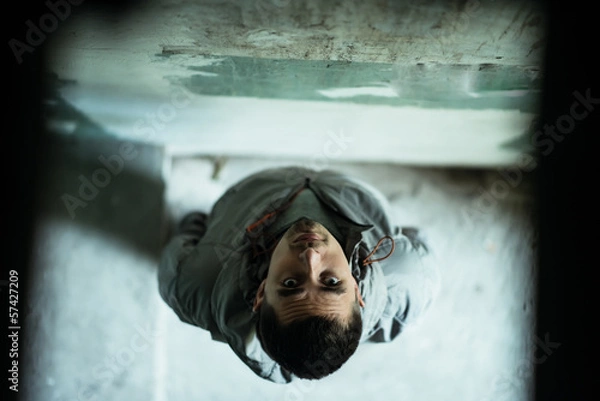 Obraz man looking up