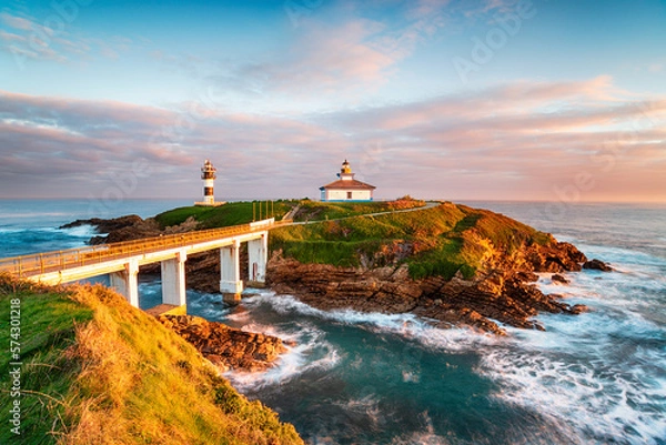 Fototapeta The beautiful Illa Pancha and it's lighthouse at Ribadeo