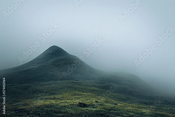 Fototapeta Hügellandschaft Highlands im Nebel