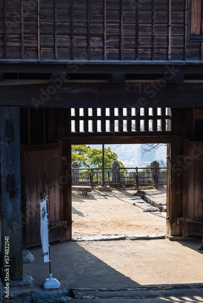 Fototapeta 日本　愛媛県松山市の松山城の筒井門