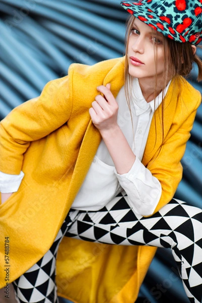 Obraz yellow coat