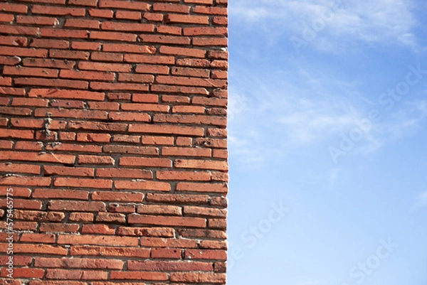 Obraz Wall of red brick and blue sky.