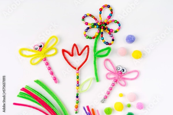 Fototapeta Beaded Pipe Cleaner flowers and dragonflies. Easy spring kids crafts. Different multi-colored supplies and materials for DIY art activity for kids. Children's crafts, creativity and  hobby.