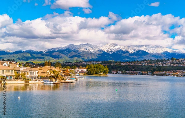 Obraz Scenic Lake Mission Viejo with snow capped Santa Ana Mountains in the distance, after epic snowstorm in Southern California