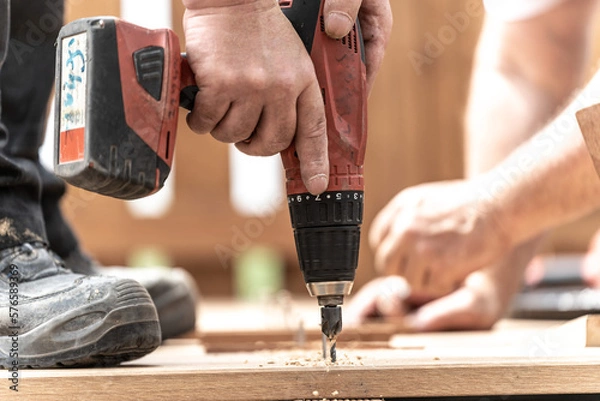 Obraz Handwerker baut Terrasse