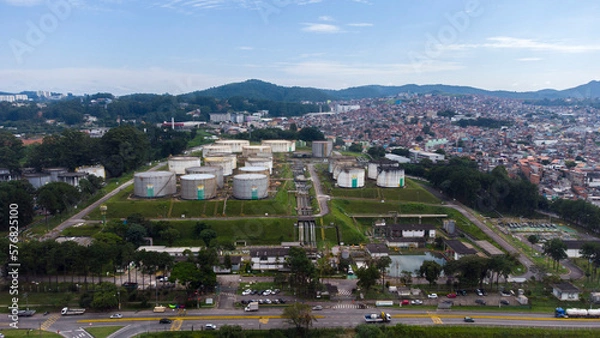 Obraz 
The Ministry of Finance announced that there will be an increase in the fuel tax to collect R$ 28.8 billion this year. Aerial view of the land terminal in Barueri