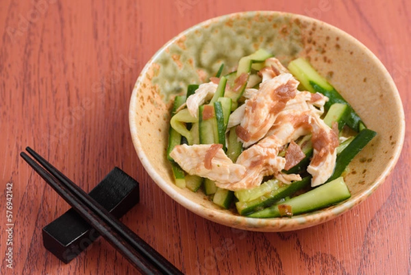 Obraz 鶏肉と胡瓜の梅肉和え