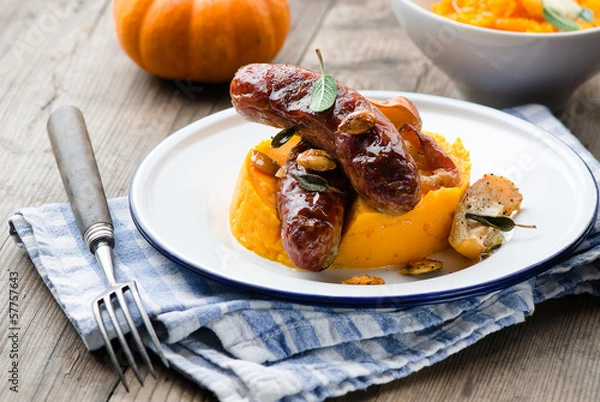 Obraz Kürbispüree mit Bratwurst