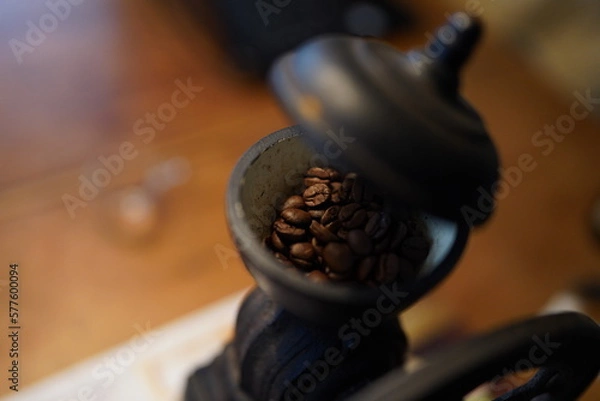 Fototapeta コーヒー豆　挽く　グラインダー　アンティーク