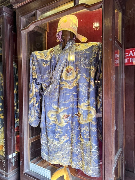 Obraz royal garment displayed