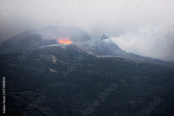 Obraz Smoky volcano with bubbling lava