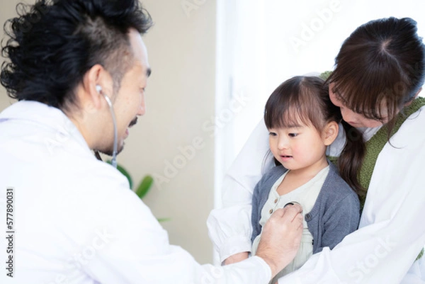 Fototapeta 訪問診療や診察に使えそうなドクターと子供　小児科