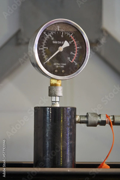 Obraz Vibration Resistant Liquid Filled Gauge with Black Dial and Gray Pointer