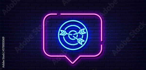 Fototapeta Neon light speech bubble. Target line icon. Marketing targeting strategy symbol. Aim with arrows sign. Neon light background. Targeting glow line. Brick wall banner. Vector