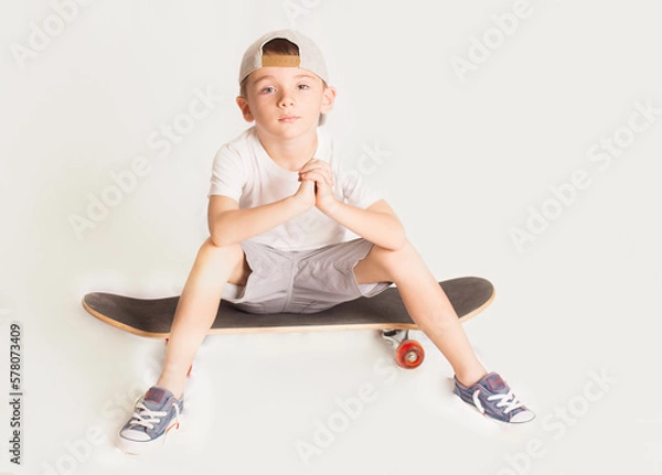 Obraz little boy skateboarding