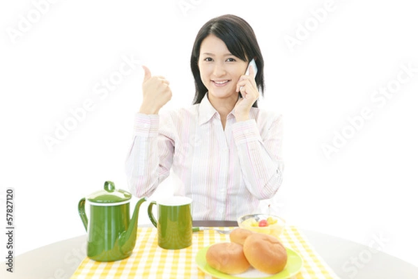 Fototapeta スマートフォンを持つ女性