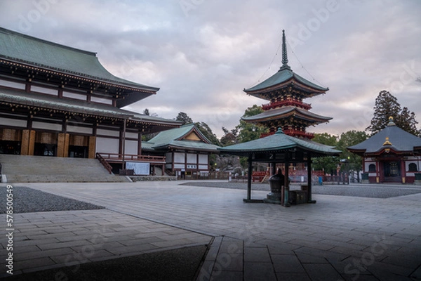 Fototapeta 千葉県成田市　早朝の成田山新勝寺