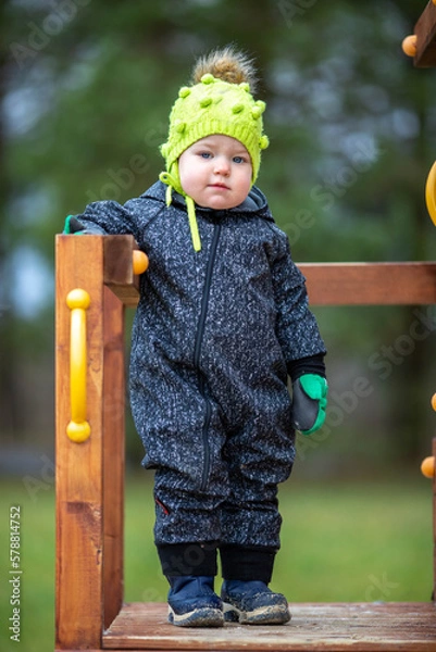 Obraz The little girl is on the playground
