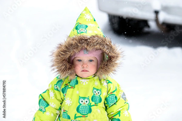 Obraz A little girl in the harsh northern winter