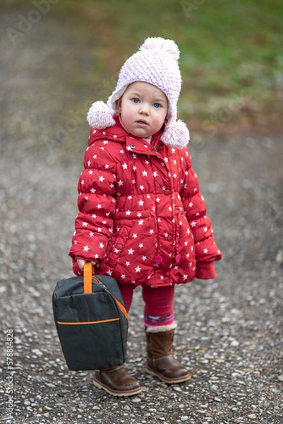 Obraz A little girl and the harsh northern late autumn