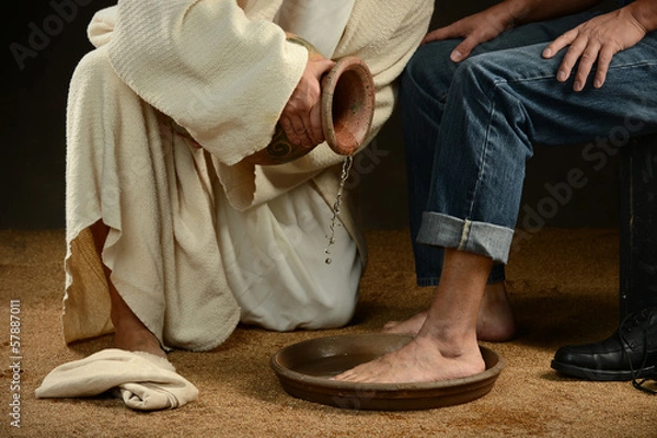 Fototapeta Jezus myje stopy mężczyzny w dżinsach