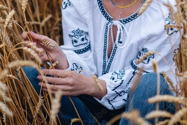 Fototapeta child playing with a ball