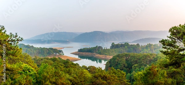 Obraz A panoramic view of the Umiam Lake from Ri Kynjai Resort, Shillong, Meghalaya, India