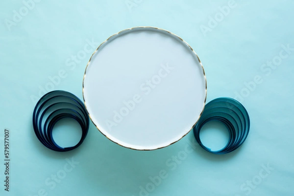 Obraz 孤立した, グラス, 白, ランス, こし器, もの, メタル, 備品, こし器, つり輪, 写真, カメラ, 写真, 拡大, マクロ, アップ, 黒, 青, 円形, ルーペ, グラス, ツール