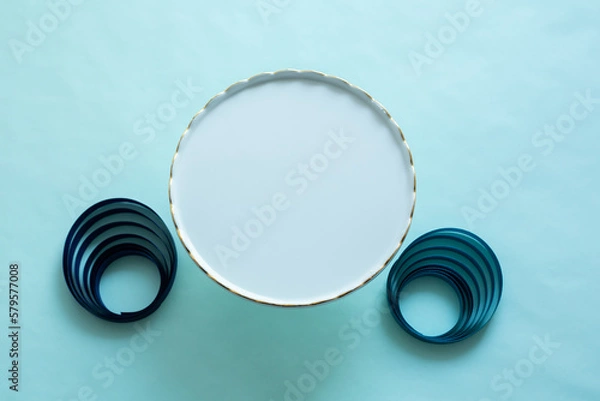 Obraz 孤立した, ランス, メタル, 白, もの, こし器, つり輪, グラス, カメラ, 備品, こし器, 写真, マクロ, 円形, アップ, 青, 黒, 写真, キー, 円, 拡大