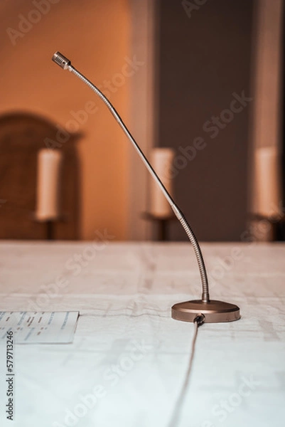 Fototapeta Mikrofon auf dem Altar einer Kirche