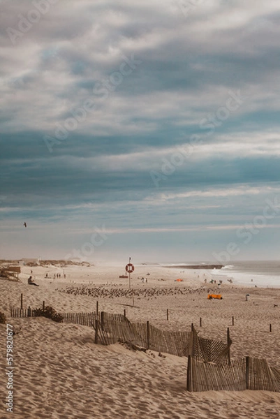 Obraz Praia com ambiente tranquilo e céu azul