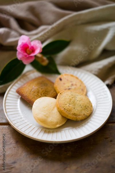 Fototapeta クッキー_椿_白いお皿