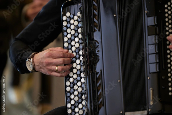 Obraz Ein Mann spielt Akkordeon