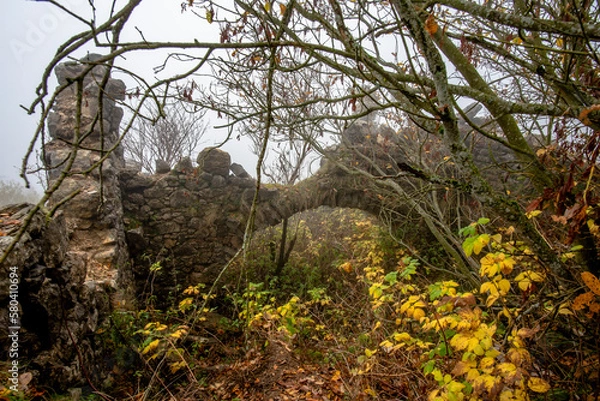 Fototapeta 2022 10 23 Durlo ruins in the fog 1