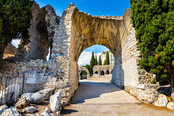 Fototapeta Ancient Roman Amphitheater in Cemenelum archeological excavation site in Cimiez district of Nice on French Riviera Azure Coast in France