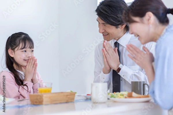 Fototapeta 食卓を囲む家族