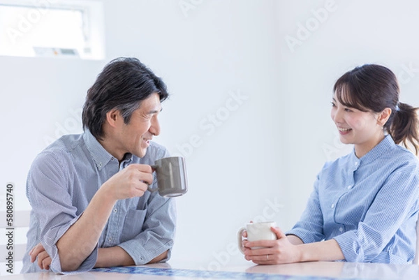 Fototapeta 談笑する夫婦