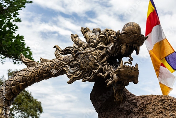 Obraz dragon head sculpture