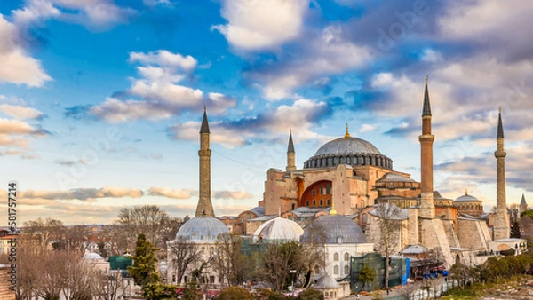 Fototapeta Hagia Sophia domes and minarets in the old town of Istanbul Turkiye, Sultanahmet district in Istanbul, Hagia Sophia Ayasofya in Sultanahmet, Hagia Sophia famed byzantine mosque with dome, Turkey.