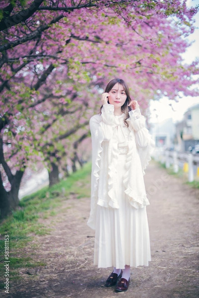 Fototapeta 桜と女性