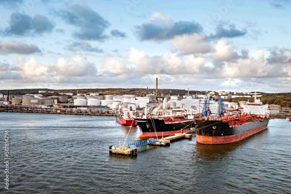 Fototapeta Panorama, Tankschiff, Raffinerie, Treibstoff, Lager, Frachtschiff, Hafen, Meer, Küste, Göteborg, Schweden, Gas, Öl, Schifffahrt