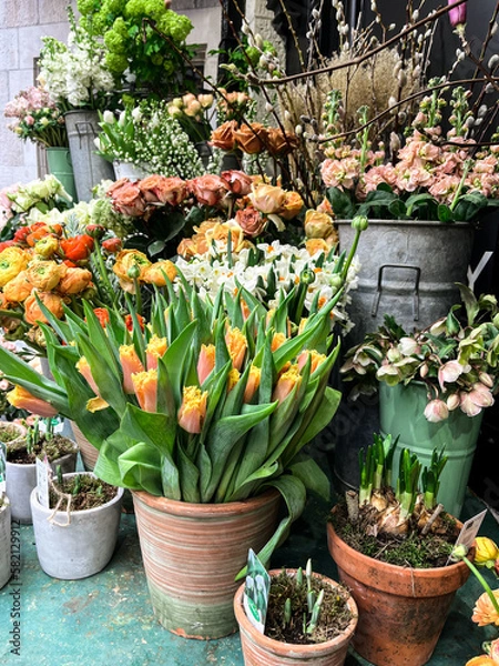 Fototapeta Bright flower stalls somewhere in London. Roses, tulips, and all other vibrant flowers placed in buckets and bouquets. These are the beauty for the eye.