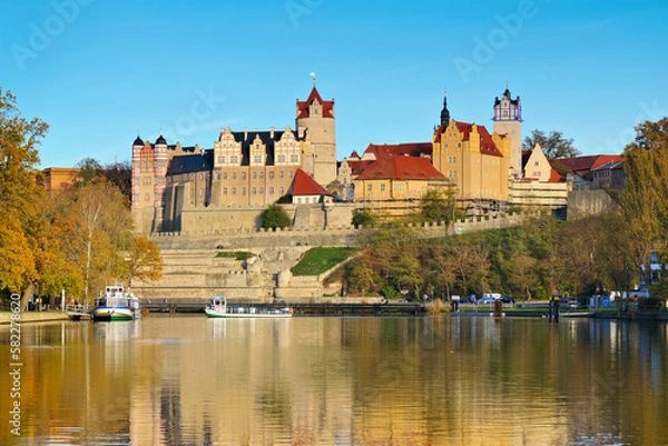 Fototapeta das Schloss in Bernburg, Sachsen-Anhalt in Deutschland - Germany, Saxony-Anhalt, Bernburg Castle in autumn