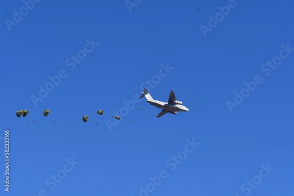 Fototapeta 自衛隊第一空挺団訓練