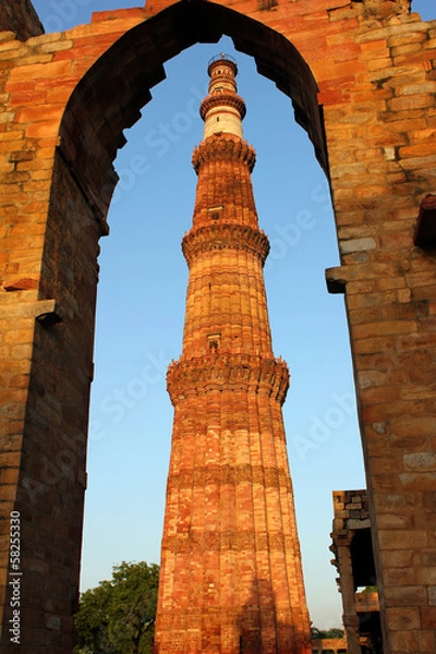 Fototapeta qutub minar from gate