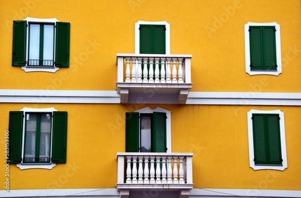 Fototapeta Typical architecture in Milan